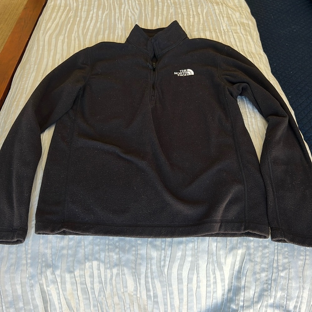 The north face men’s small black fleece with front zipper